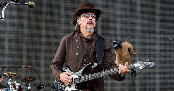 Who Is The Lead Singer Of Primus? post thumbnail image