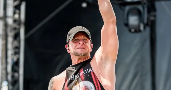 lead singer of all that remains