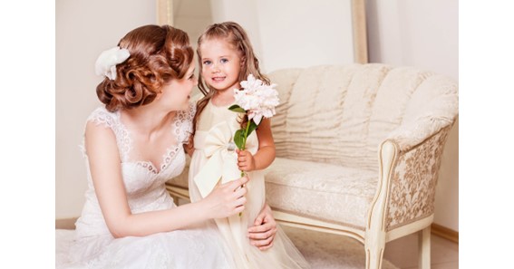 How to Keep Flower Girls Entertained During the Wedding Ceremony